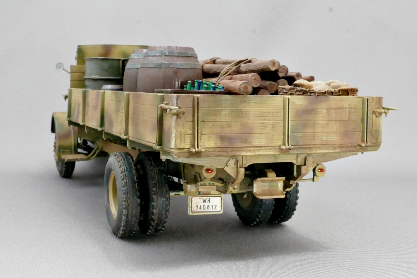 ドイツ軍 ダイムラーベンツ L-4500 軍用トラック ズベズダ 1/35 プラモデル製作手順 組立と塗装 製作記 完成写真