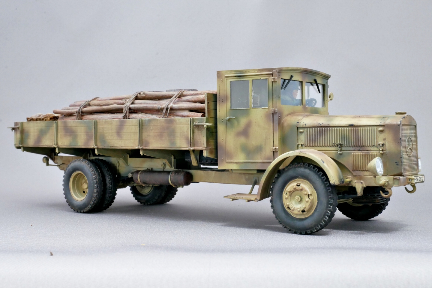 ドイツ軍 ダイムラーベンツ L-4500 軍用トラック ズベズダ 1/35 プラモデル製作手順 組立と塗装 製作記 完成写真