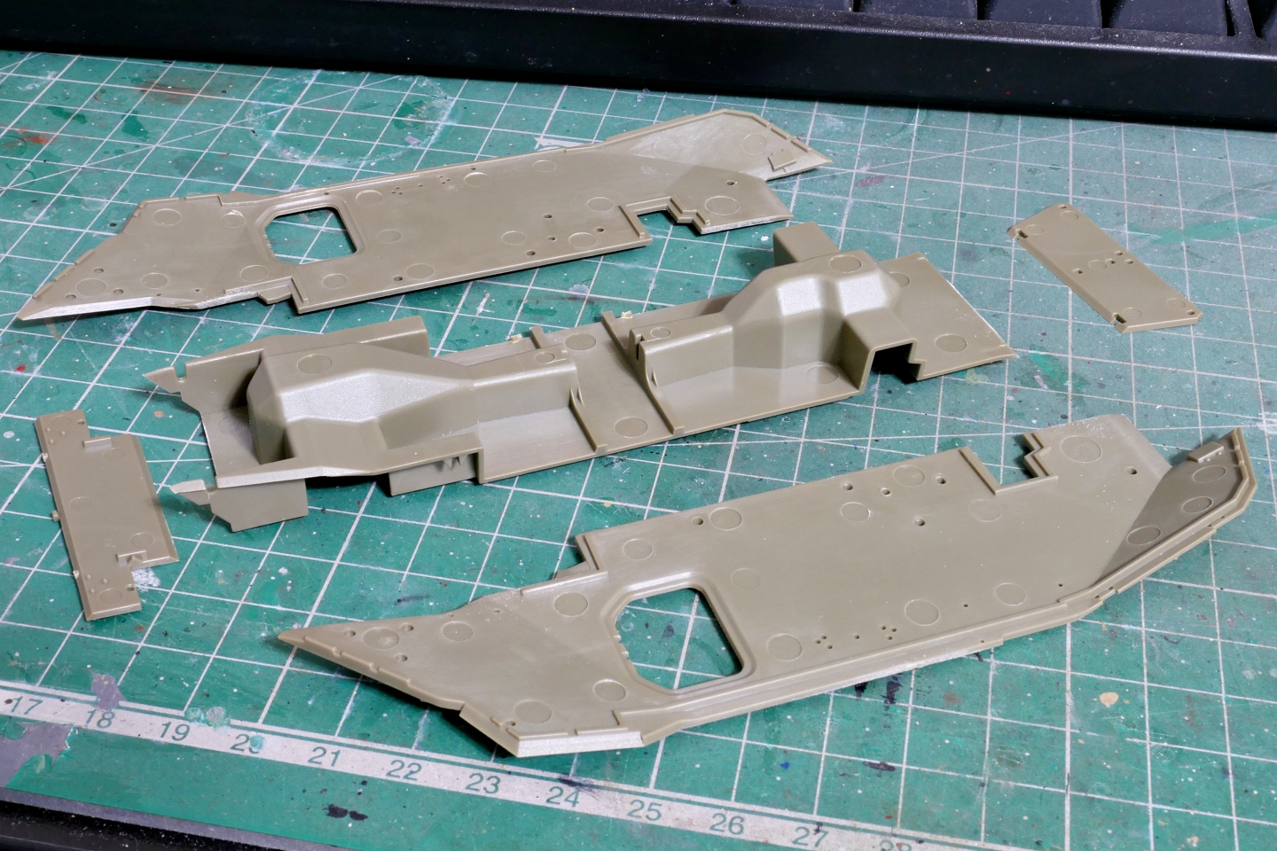 イギリス陸軍 スタッグハウンド AA 対空装甲車 ブロンコモデル 1/35 プラモデル製作手順 組立と塗装 製作記 完成写真