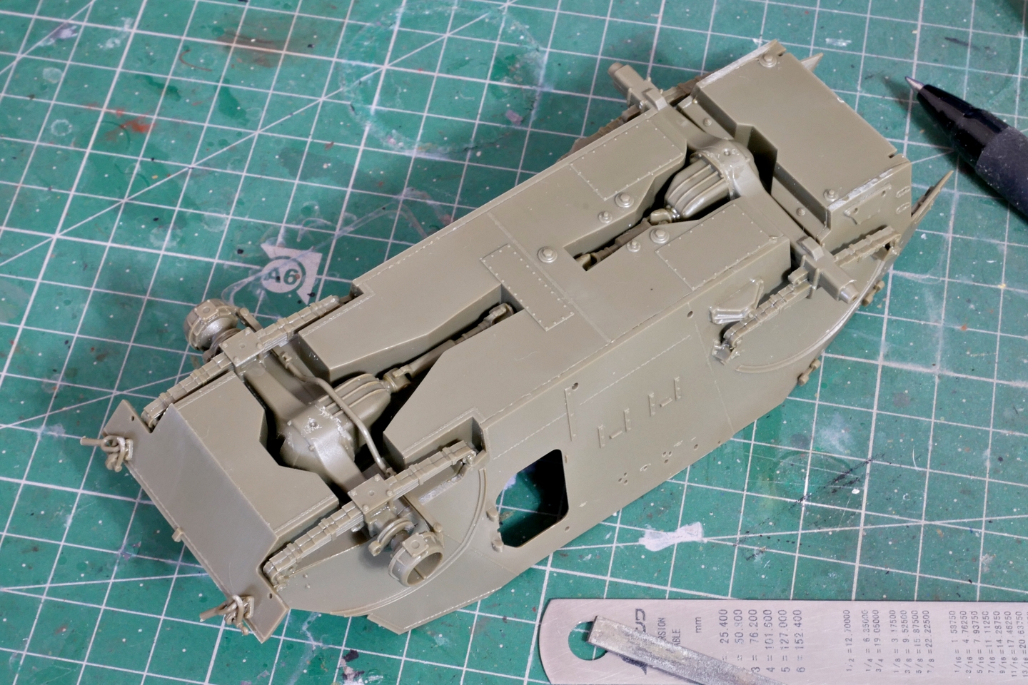 イギリス陸軍 スタッグハウンド AA 対空装甲車 ブロンコモデル 1/35 プラモデル製作手順 組立と塗装 製作記 完成写真