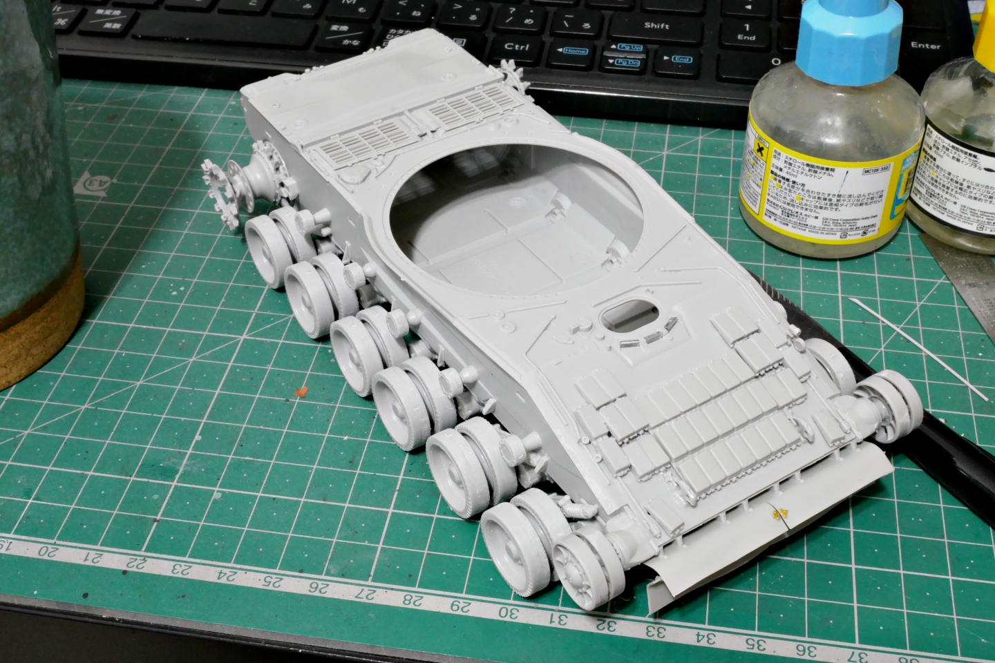 ロシア軍 T-80BV 主力戦車 トランペッター 1/35 プラモデル製作手順 組立と塗装 製作記 完成写真