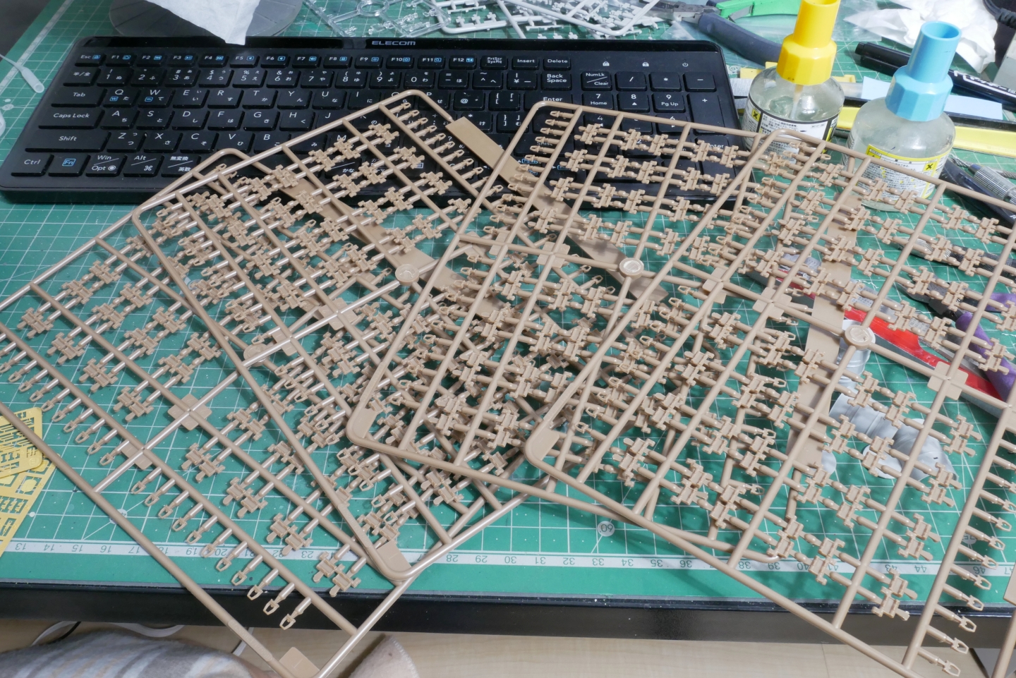ロシア軍 T-80BV 主力戦車 トランペッター 1/35 プラモデル製作手順 組立と塗装 製作記 完成写真